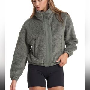 Vuori Alpine sherpa Jacket in Olive green